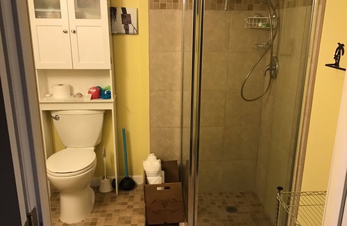 Clifton Apartment | Cozy getaway in Lake Whitney! Private deck with hot tub and kayaks available