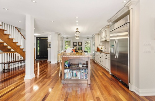 Nobleton Cottage | Cozy Getaway: Stunning Cottage- 6 Beds and 4 Baths