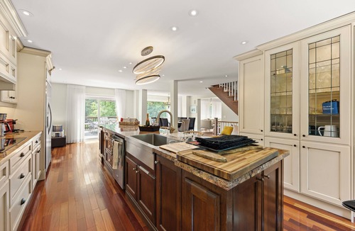 Nobleton Cottage | Cozy Getaway: Stunning Cottage- 6 Beds and 4 Baths