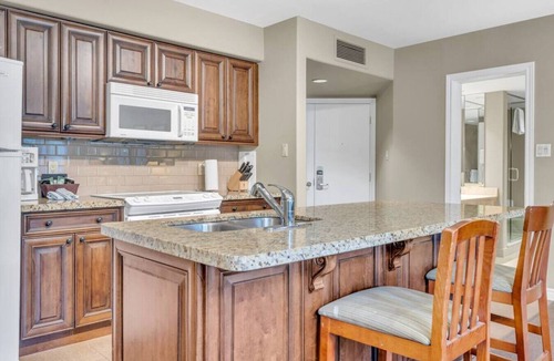 Oro-Medonte Condo | Cozy Getaway with Resort Perks
