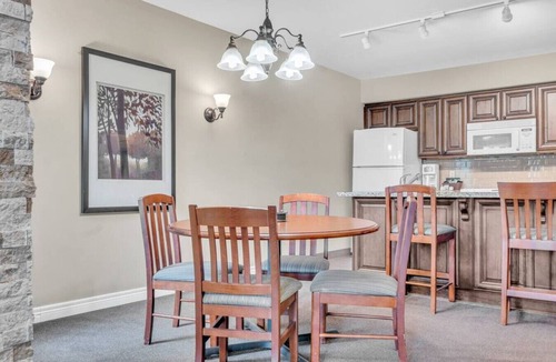 Oro-Medonte Condo | Cozy Getaway with Resort Perks