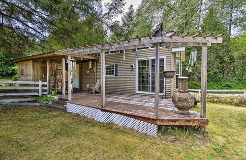 Burley House | Cozy Gig Harbor Cottage ~ 2 Mi to Case Inlet!