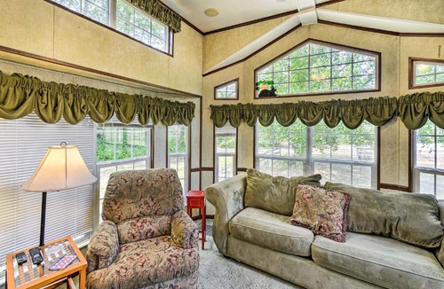 Burley House | Cozy Gig Harbor Cottage ~ 2 Mi to Case Inlet!