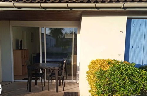 Saint-Michel-en-l'Herm Cottage | Cozy Gîte for Two with Terrace, Near Beaches and Marais Poitevin