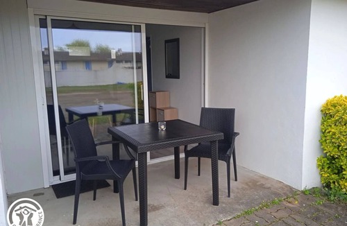 Saint-Michel-en-l'Herm Cottage | Cozy Gîte for Two with Terrace, Near Beaches and Marais Poitevin