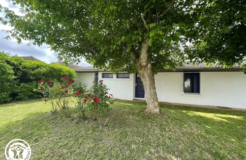 Saint-Michel-en-l'Herm Cottage | Cozy Gîte for Two with Terrace, Near Beaches and Marais Poitevin
