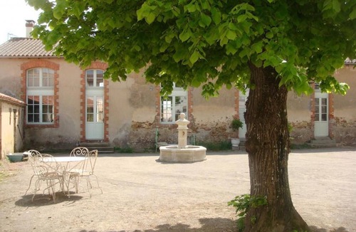 Talmont-Saint-Hilaire Cottage | Cozy Gîte with Terrace, Bikes & WiFi - Near Thalassotherapy & Balneotherapy Destinations