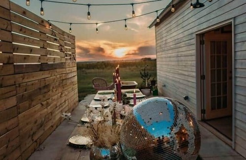 Elk City House | Cozy Glamping Barn | Sleeps 9 Near Route 66