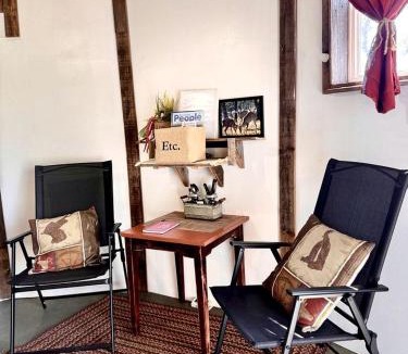 Mountain Home House | Cozy Glamping Yurt with Wildlife Views near Mountain Home, Texas