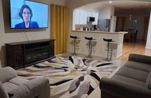 Houston House | Cozy Glen Abbey retreat-sleeps-6
