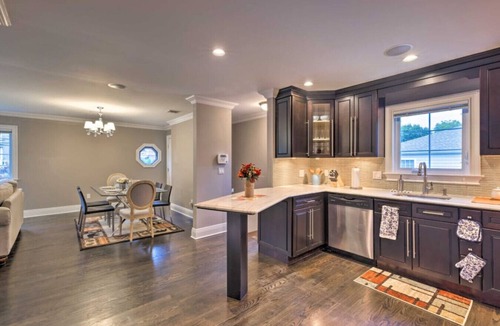 Glen Cove Apartment | Cozy Glen Cove Apt Near Ferry, Parking & NYC!