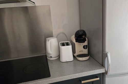 Barnwood Apartment | Cozy Gloucester Apartment Retreat