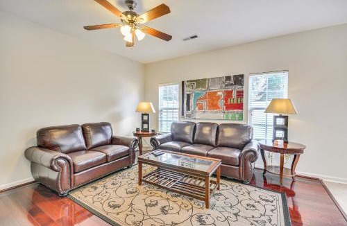 Greensboro House | Cozy Greensboro Townhome w/Community Pool & Grill