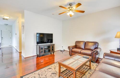 Greensboro House | Cozy Greensboro Townhome w/Community Pool & Grill