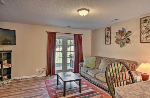 Greensboro House | Cozy Greensboro Townhome ~ 7 Mi to UNC Campus