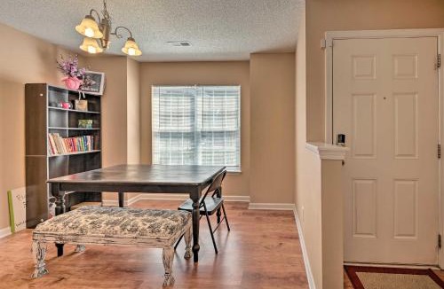 Greensboro House | Cozy Greensboro Townhome ~ 7 Mi to UNC Campus