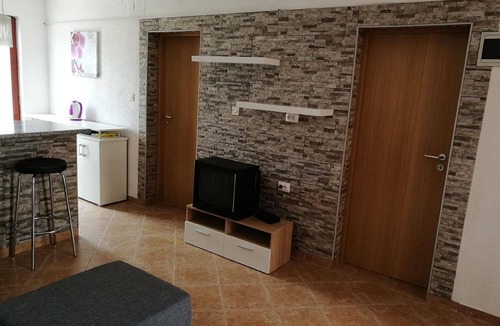 Vir Apartment | Cozy ground floor apartment Ema with terrace