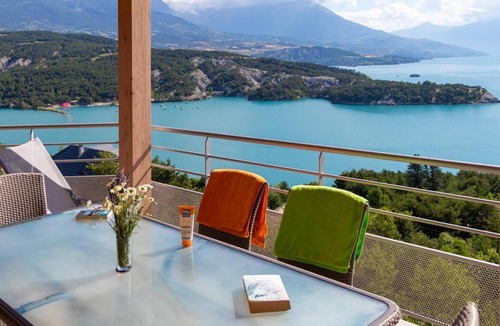 Chorges Apartment | Cozy Group Stay with a Fireplace