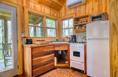 Chimney Rock Apartment | Cozy Guest Cabin Pet Friendly Secluded Peaceful
