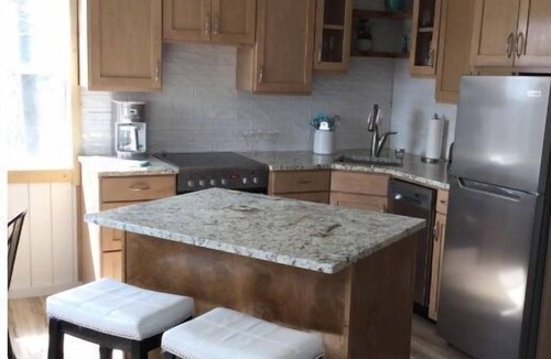 Pointe du Bois House | Cozy Guest cottage waterfront with screened in gazebo