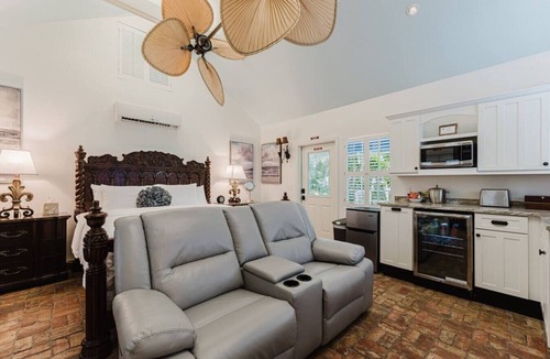 Grandview Heights House | Cozy Guest House Suite Htd Pool and BBQ
