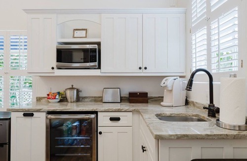 Grandview Heights House | Cozy Guest House Suite Htd Pool and BBQ