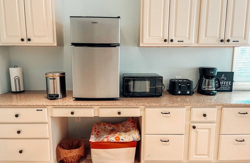 Old Irving Park Apartment | Cozy Guest House Apartment