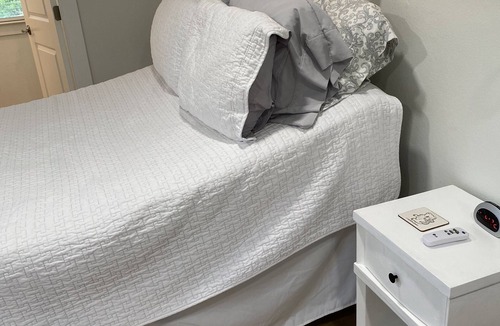 Camp Swift House | Cozy Guest House - Bastrop, TXnRelax in the pines!