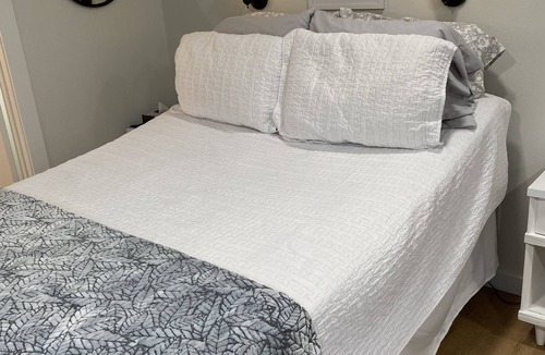 Camp Swift House | Cozy Guest House - Bastrop, TXnRelax in the pines!