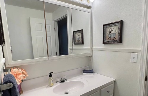 Felida House | Cozy Guest House in the Heart of Felida- AC,WiFi-close to restaurants, parks.