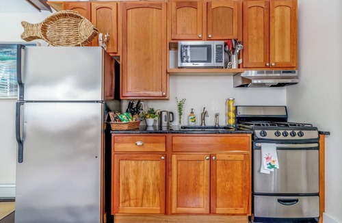 Bellevue Avenue Historic District House | Cozy guest house Located in the historical Bellevue Avenue