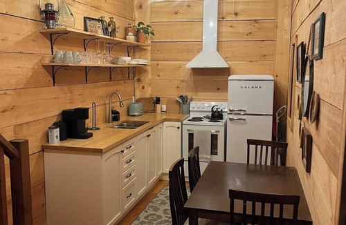 Baldwin Cabin | Cozy Guest House on the River