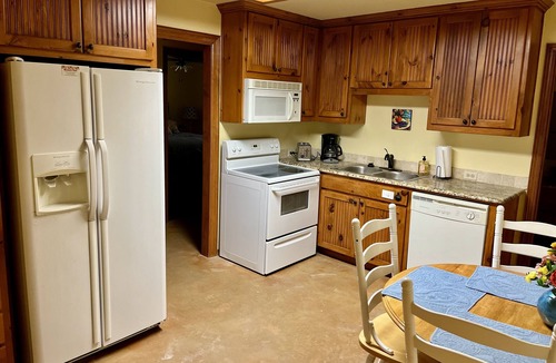 Argyle House | Cozy Guest House with Plunge Pool and Outdoor Kitchen!
