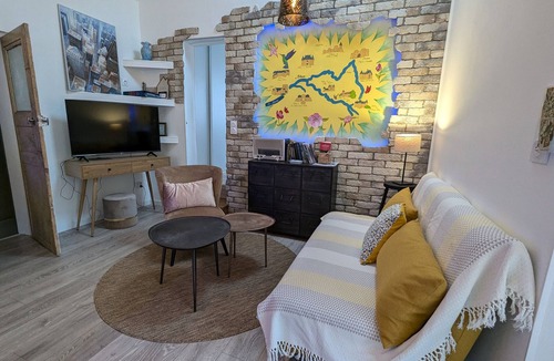 Montargis Bed & Breakfast | Cozy guest room in Montargis with private terrace