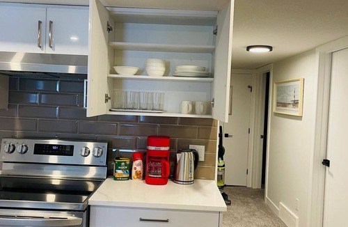 Evanston Apartment | Cozy Guest Suit