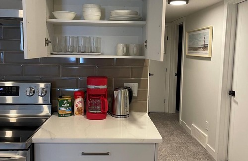 Evanston Apartment | Cozy Guest Suit