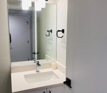 Evanston House | Cozy guest suite