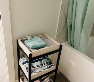 Evanston House | Cozy guest suite