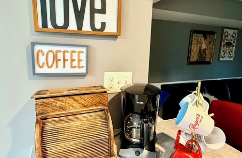 Lee's Summit House | Cozy Guest Suite near Downtown Lee's Summit