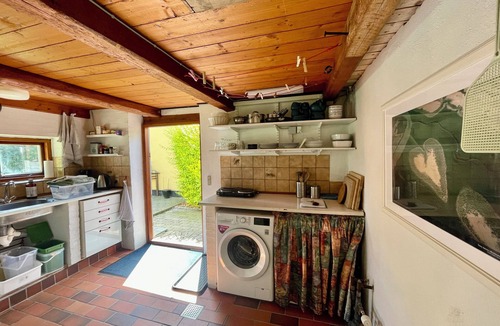 Broby Cabin | Cozy guesthouse by the South Funen Archipelago Trail. Whole house, pet friendly.