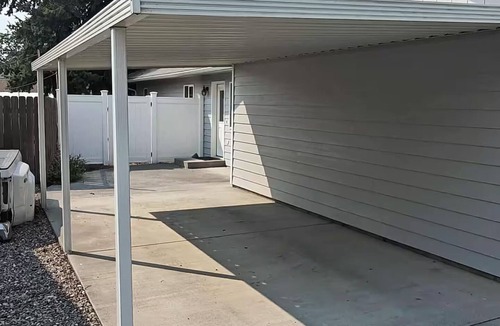 Othello House | Cozy Guesthouse by the Othello Golf Course