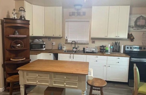 Placerville House | Cozy Guesthouse on 5 acres