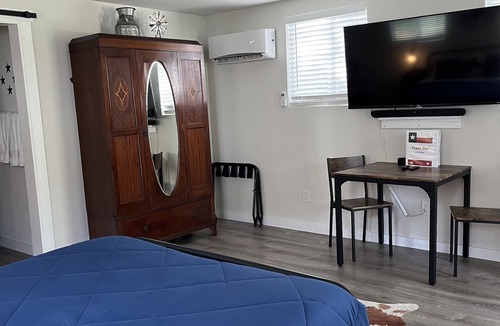 Wyldwood House | Cozy Guesthouse right outside Austin, TX Near COTA