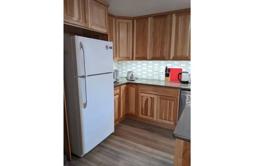 Bend Cottage | Cozy Guesthouse with Large Kitchen