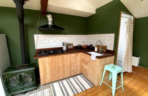 North Beacon Hill Apartment | Cozy guesthouse with sauna