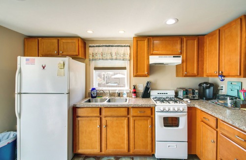Hampton Cottage | Cozy Hampton Cottage - Walk to Beaches & Marina!