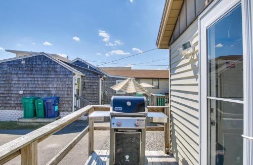 Hampton House | Cozy Hampton Cottage - Walk to Beaches & Marina!