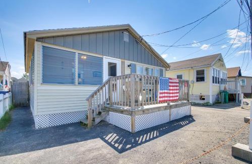 Hampton House | Cozy Hampton Cottage - Walk to Beaches & Marina!