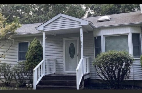 Hampton Bays House | Cozy Hamptons Escape 3BR Minutes From Beach!