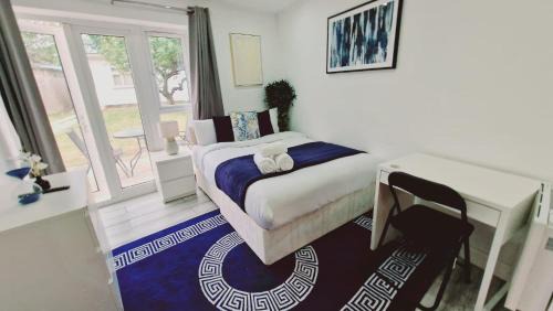 South Harrow Apartment | Cozy Harrow Studio with Extra Bed